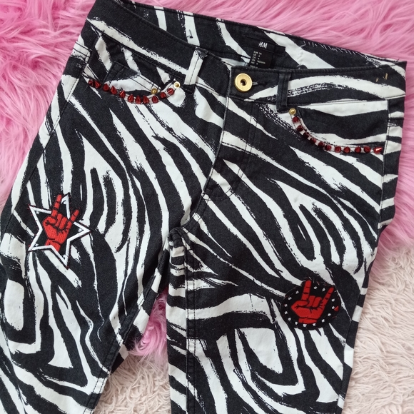 NEW PICS! 💀Punk rock zebra skinnys- metal bands trivium & Alice cooper patches - Picture 13 of 16